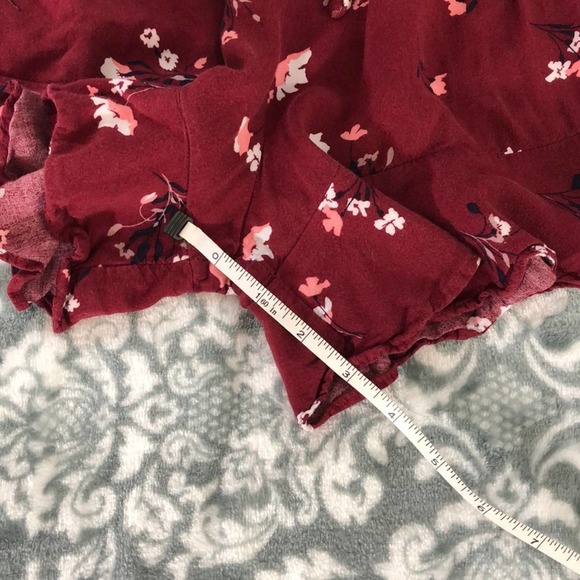Ruffled Burgundy Floral Shorts Size XS - Picture 10 of 10
